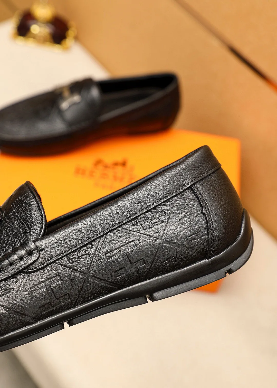 Men's shoes 💰380 💐 Product trademark: HERMES "Hermès" shoes. Regular size: 38-44 (45🉑️customized) Product materials: Selected imported first-layer cowhide embossed upper + classic hardware buckle, imported pig leather lining. Strong three-dimensional visual effect, rubber outsole Color: 1⃣️color optional